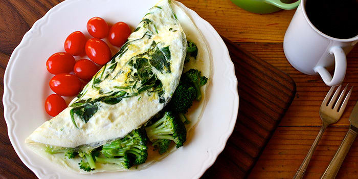 Healthy Omelet Recipe with Spinach and Broccoli